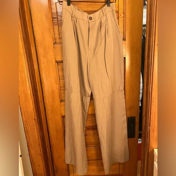 NWT Reformation Mason pants in khaki - Picture 3 of 5